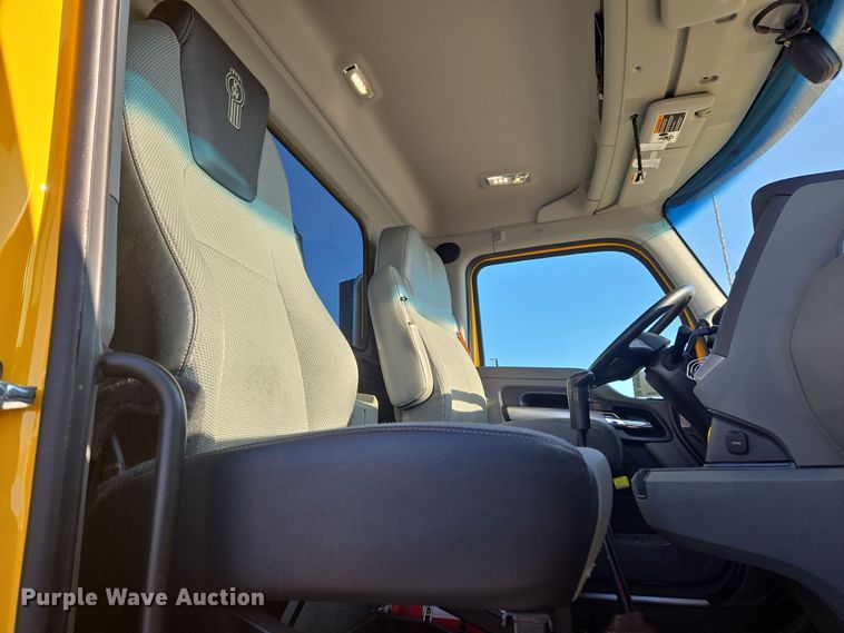 image for item DT7037 2020 Kenworth T680 semi truck