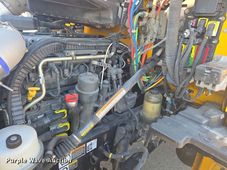 image for item DT7037 2020 Kenworth T680 semi truck