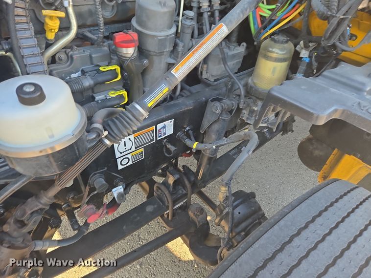 image for item DT7037 2020 Kenworth T680 semi truck