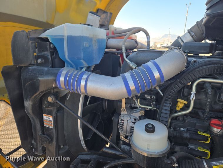 image for item DT7037 2020 Kenworth T680 semi truck