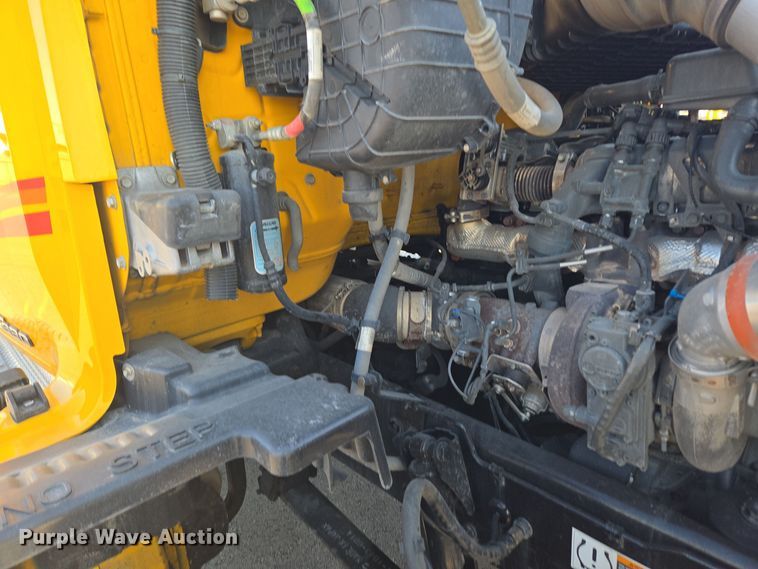 image for item DT7037 2020 Kenworth T680 semi truck