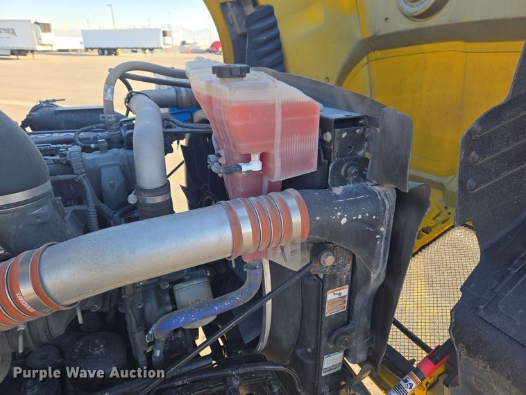 image for item DT7037 2020 Kenworth T680 semi truck