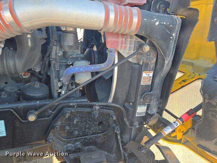 image for item DT7037 2020 Kenworth T680 semi truck