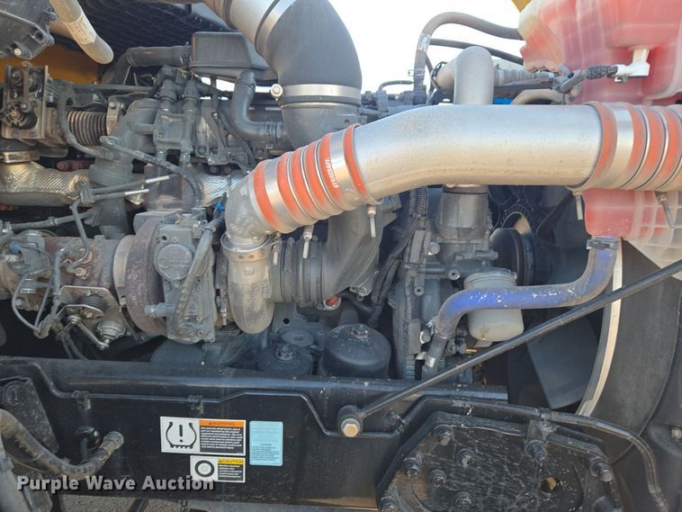 image for item DT7037 2020 Kenworth T680 semi truck