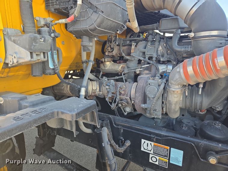 image for item DT7037 2020 Kenworth T680 semi truck