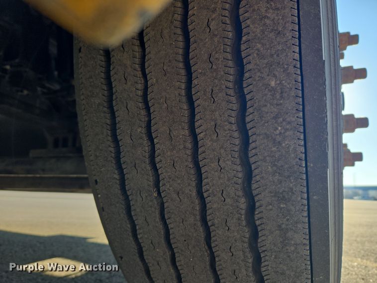 image for item DT7037 2020 Kenworth T680 semi truck