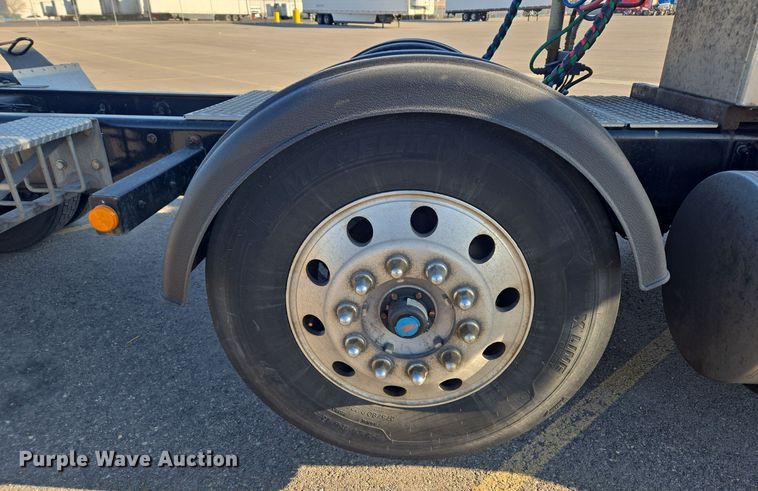 image for item DT7037 2020 Kenworth T680 semi truck