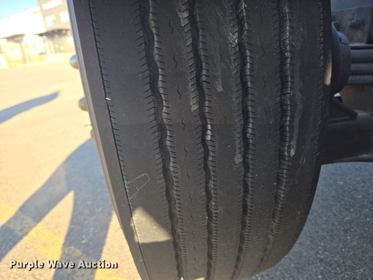 image for item DT7037 2020 Kenworth T680 semi truck