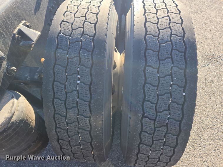 image for item DT7037 2020 Kenworth T680 semi truck