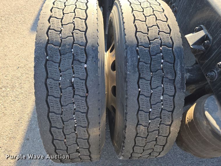 image for item DT7037 2020 Kenworth T680 semi truck