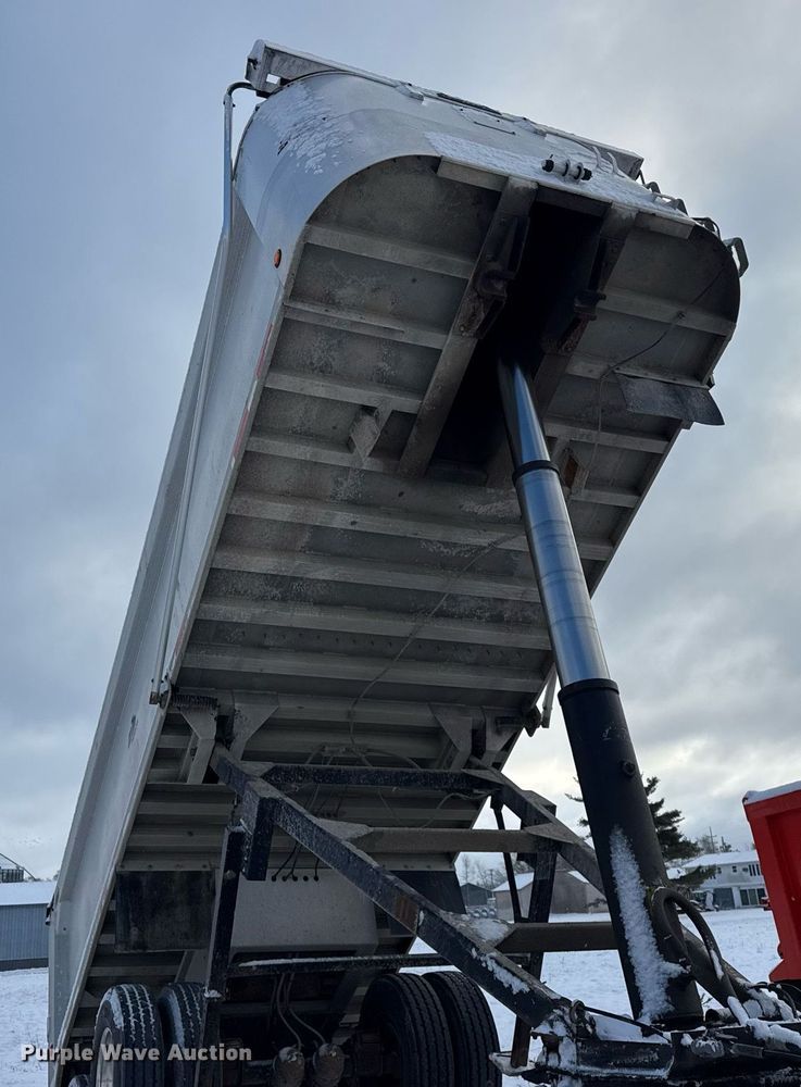 image for item DU3289 1997 Benson  end dump trailer