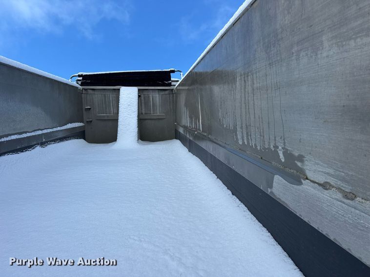 image for item DU3289 1997 Benson  end dump trailer