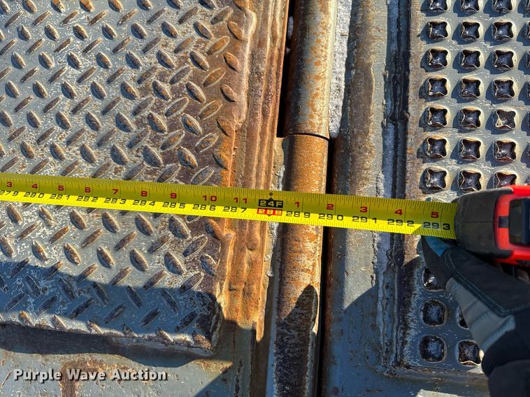 image for item DW2483 2013 Trail-eze TE70HT drop deck hydraulic tail equipment trailer