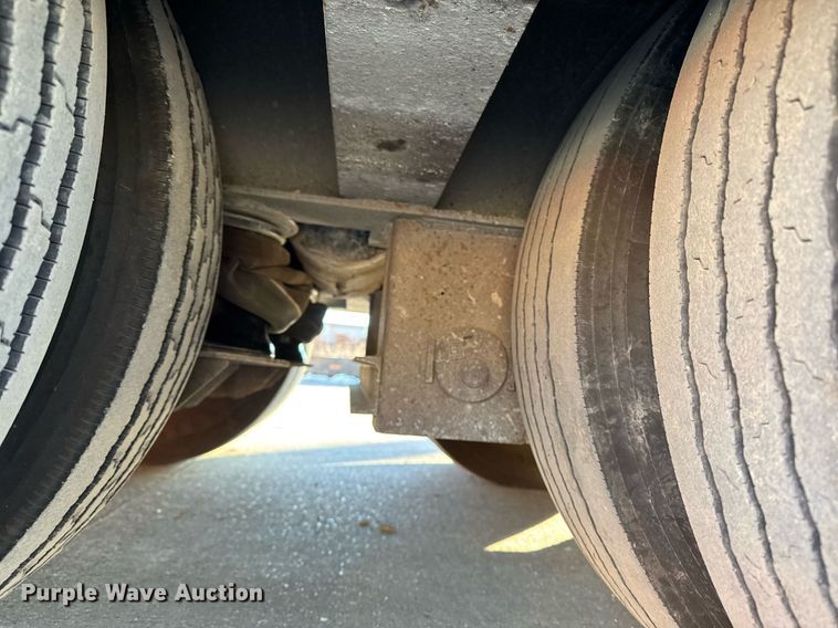 image for item DW2483 2013 Trail-eze TE70HT drop deck hydraulic tail equipment trailer