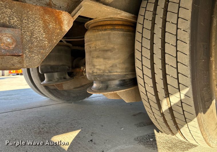 image for item DW2484 2013 Trail-eze TE70HT drop deck hydraulic tail equipment trailer