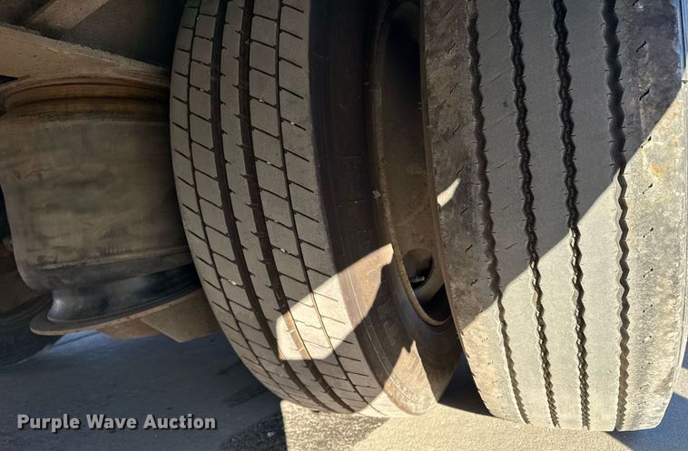 image for item DW2484 2013 Trail-eze TE70HT drop deck hydraulic tail equipment trailer