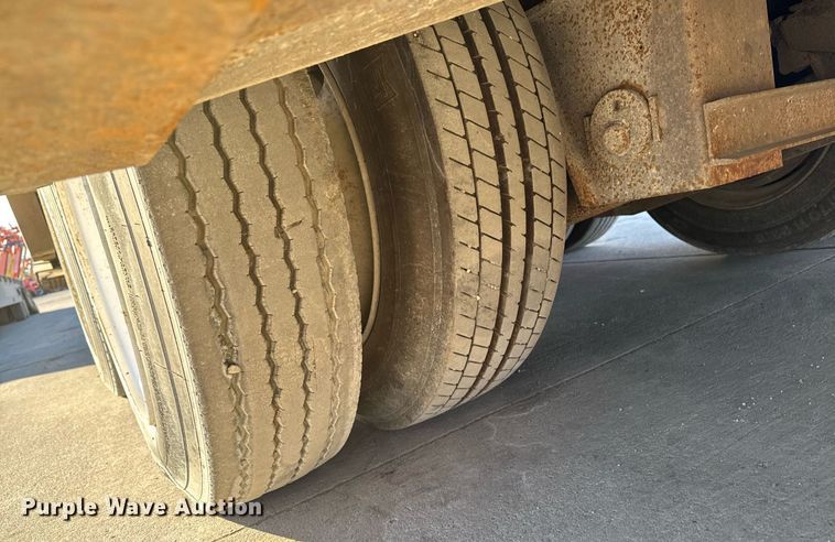 image for item DW2484 2013 Trail-eze TE70HT drop deck hydraulic tail equipment trailer