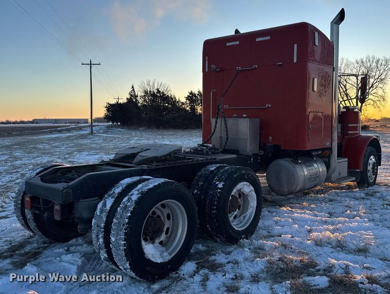 image for item DX3945 2009 Peterbilt 388 semi truck