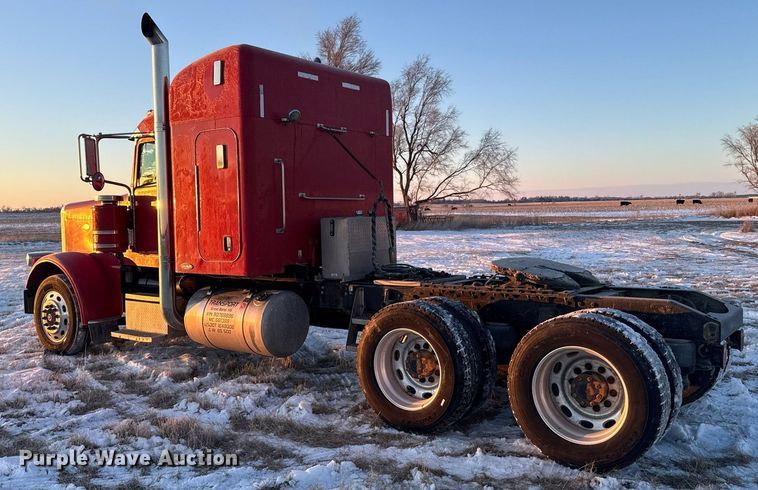 image for item DX3945 2009 Peterbilt 388 semi truck