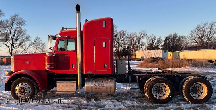 image for item DX3945 2009 Peterbilt 388 semi truck