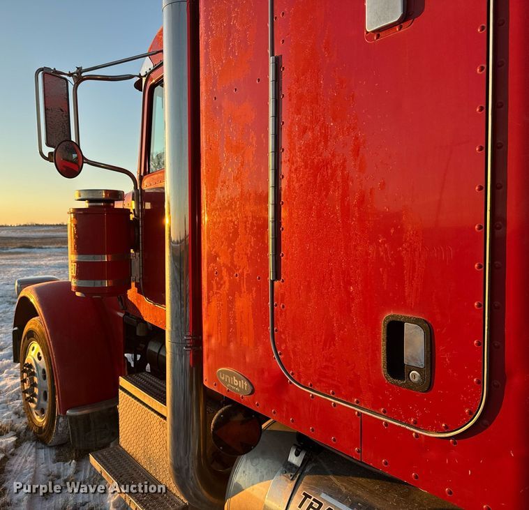 image for item DX3945 2009 Peterbilt 388 semi truck