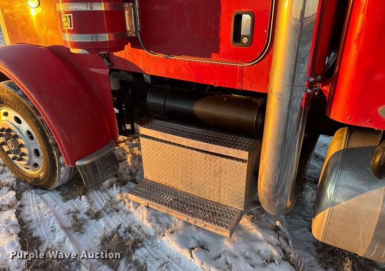 image for item DX3945 2009 Peterbilt 388 semi truck