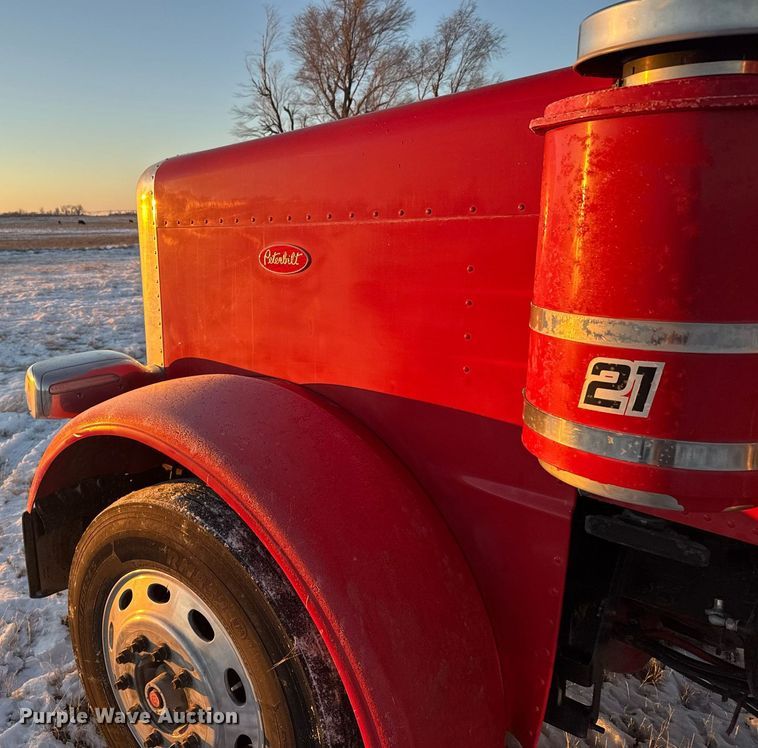 image for item DX3945 2009 Peterbilt 388 semi truck