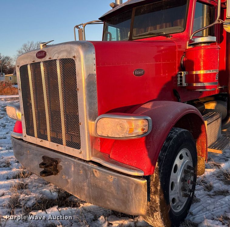 image for item DX3945 2009 Peterbilt 388 semi truck