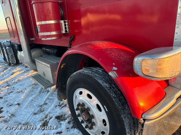 image for item DX3945 2009 Peterbilt 388 semi truck