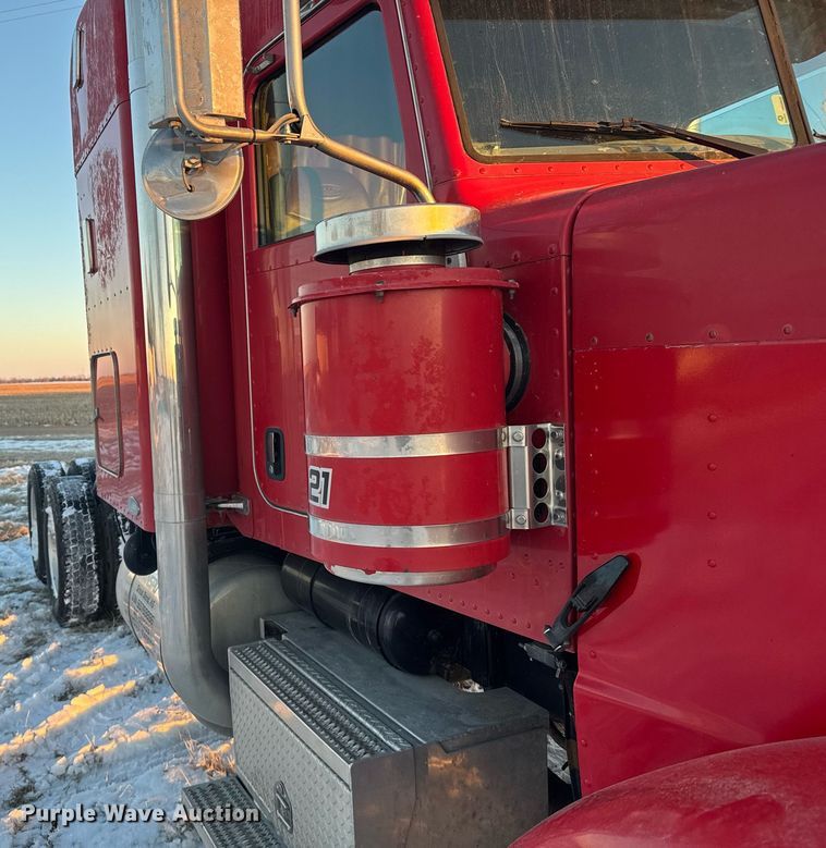 image for item DX3945 2009 Peterbilt 388 semi truck