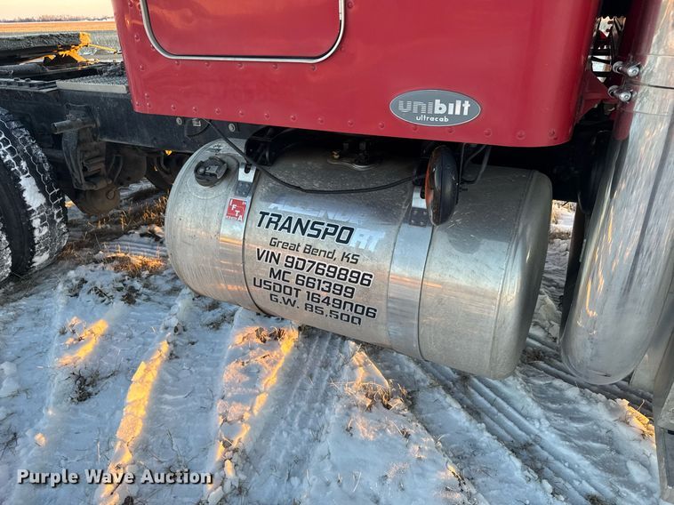 image for item DX3945 2009 Peterbilt 388 semi truck