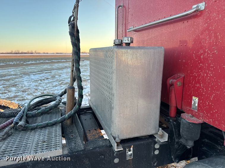 image for item DX3945 2009 Peterbilt 388 semi truck