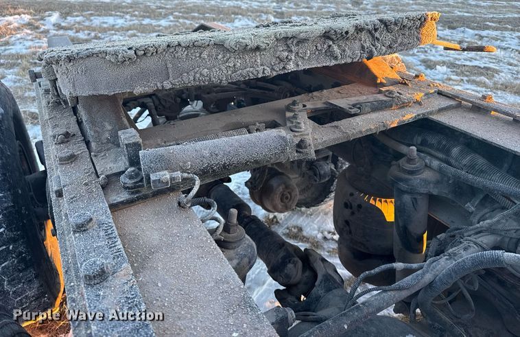 image for item DX3945 2009 Peterbilt 388 semi truck