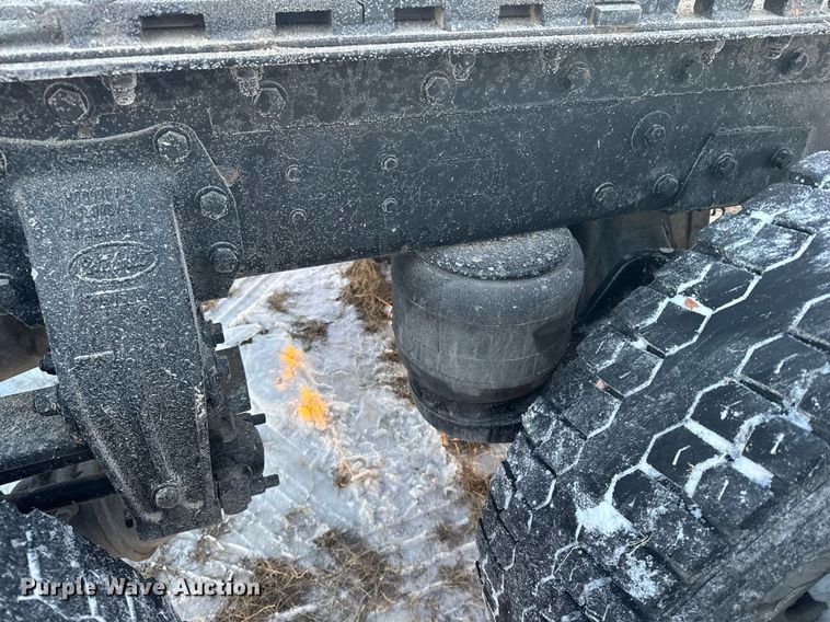 image for item DX3945 2009 Peterbilt 388 semi truck