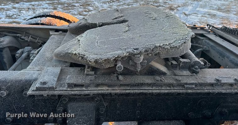 image for item DX3945 2009 Peterbilt 388 semi truck