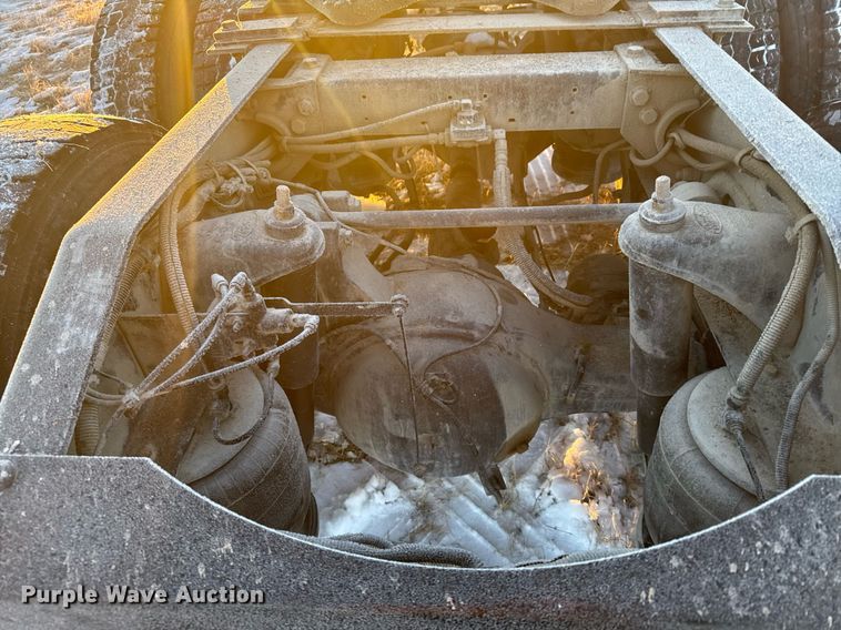 image for item DX3945 2009 Peterbilt 388 semi truck