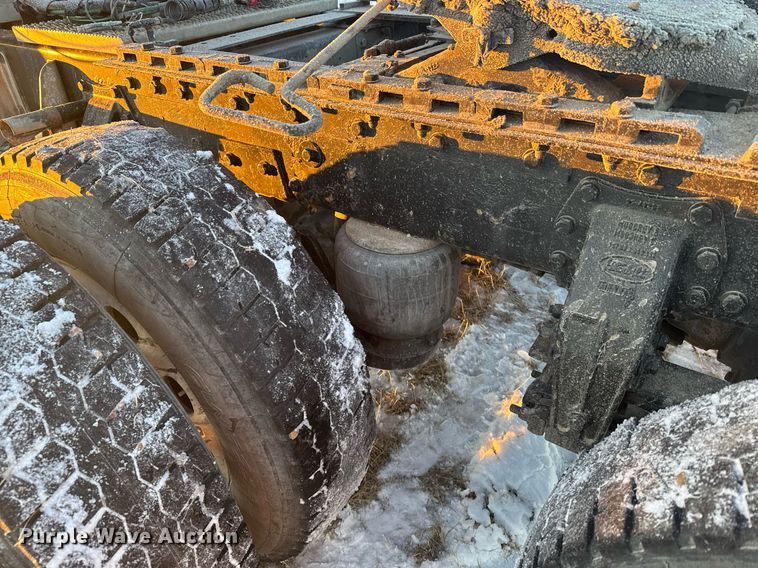 image for item DX3945 2009 Peterbilt 388 semi truck