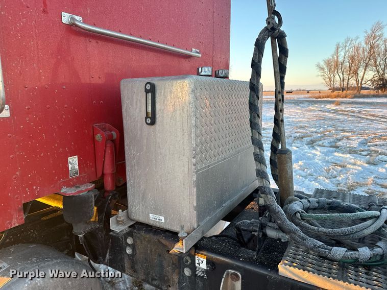 image for item DX3945 2009 Peterbilt 388 semi truck