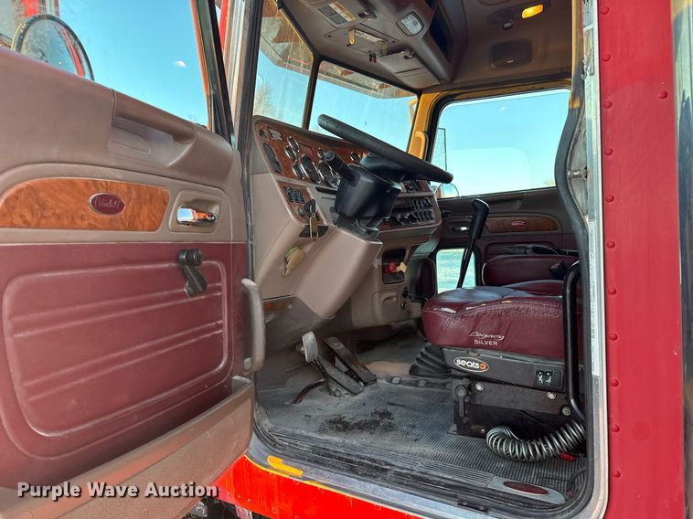 image for item DX3945 2009 Peterbilt 388 semi truck