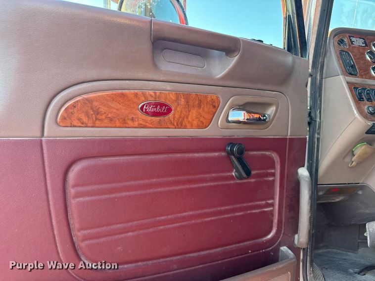 image for item DX3945 2009 Peterbilt 388 semi truck