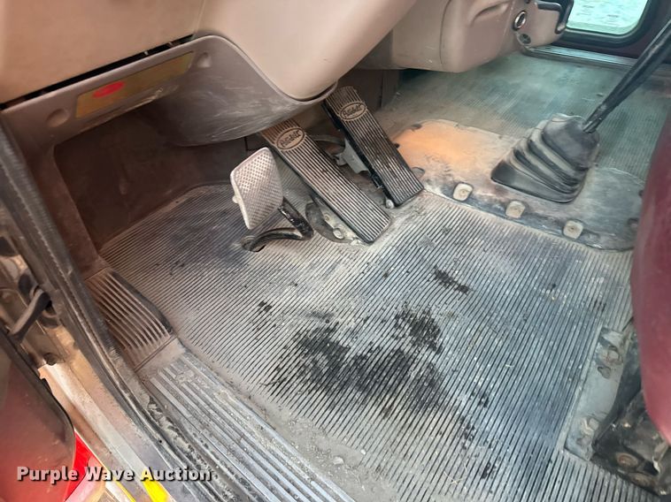 image for item DX3945 2009 Peterbilt 388 semi truck