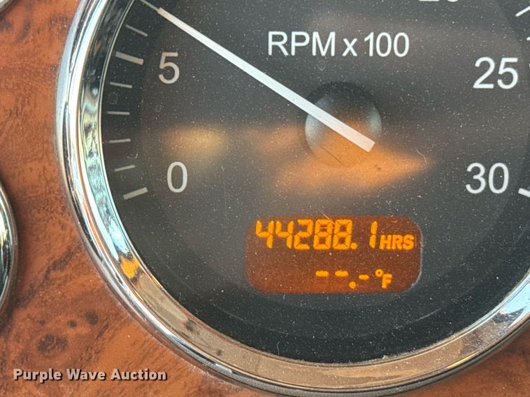 image for item DX3945 2009 Peterbilt 388 semi truck