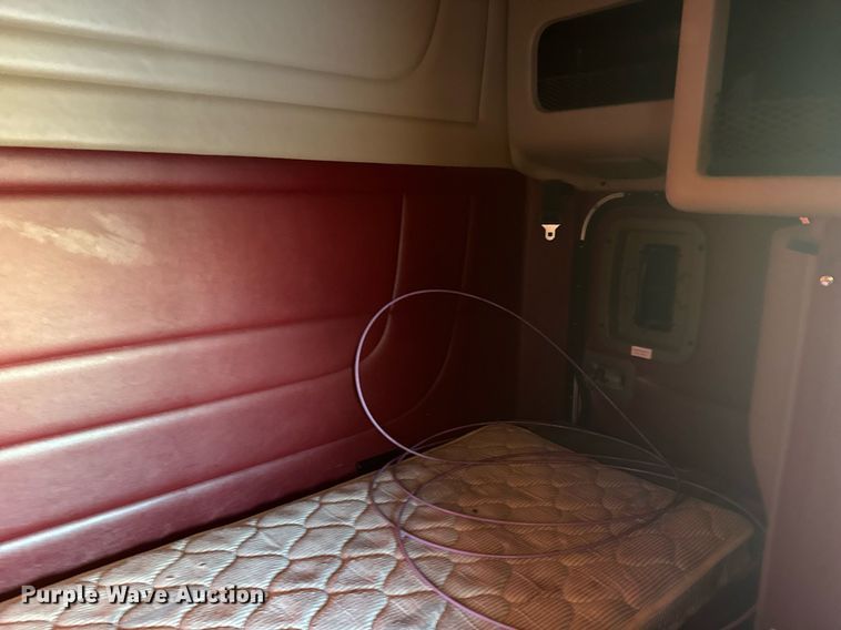 image for item DX3945 2009 Peterbilt 388 semi truck