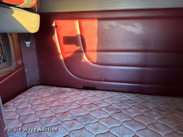 image for item DX3945 2009 Peterbilt 388 semi truck