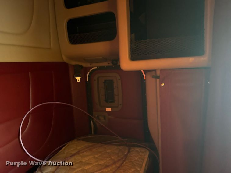 image for item DX3945 2009 Peterbilt 388 semi truck