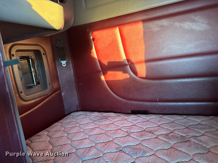 image for item DX3945 2009 Peterbilt 388 semi truck