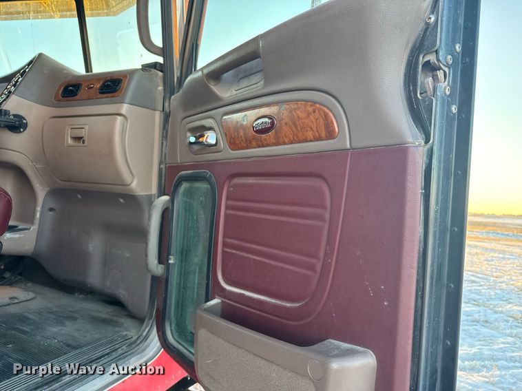 image for item DX3945 2009 Peterbilt 388 semi truck