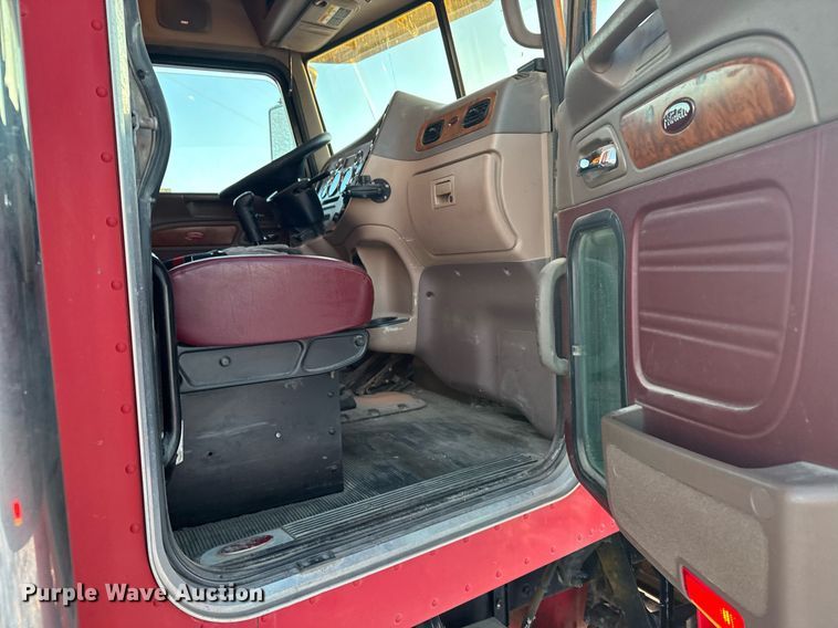 image for item DX3945 2009 Peterbilt 388 semi truck