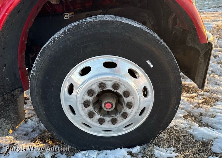 image for item DX3945 2009 Peterbilt 388 semi truck