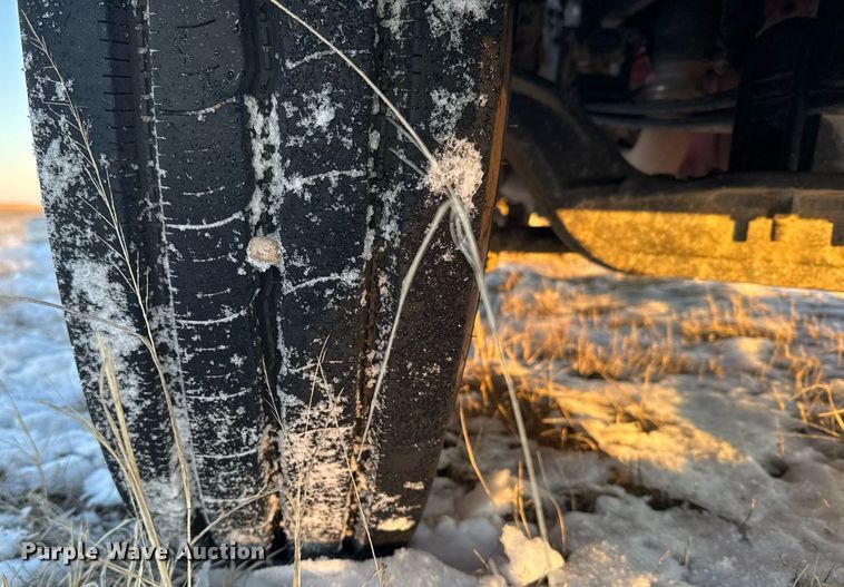 image for item DX3945 2009 Peterbilt 388 semi truck